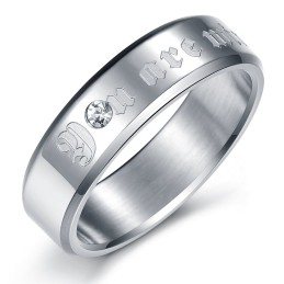 Stabiler, Hochwertiger, Exquisiter Titanring Für Liebhaber