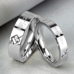 Große Auswahl An Titanringen Für Verliebte Mit Strass