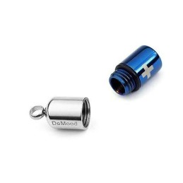 Blaue Halskette Mit Kreuzanhänger Aus Reinem Titan In metallisch grau