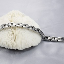 Große Auswahl An Titan-Magnetstein-Armbändern Für Die Männliche Gesundheit