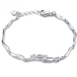 Platiniertes Titanarmband Für Damen Von Zuverlässiger Qualität