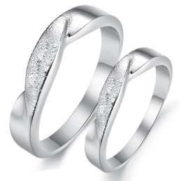 Um Eine Lange Geschichte Zu Haben: Platinierter Titanring Für Liebhaber