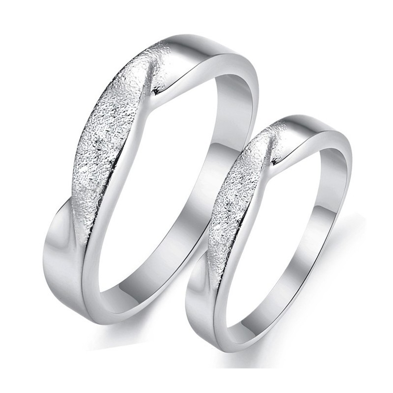 Um Eine Lange Geschichte Zu Haben: Platinierter Titanring Für Liebhaber
