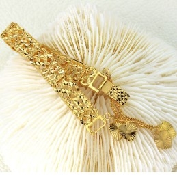 Langlebiges Damenarmband Mit 18 Karat Vergoldung