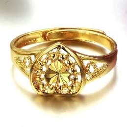 Bekannt Für Seinen Hochwertigen, 18 Karat Vergoldeten Herzring Für Damen