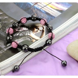 Bekannt Für Sein Hochwertiges Damenarmband In Kugelform Mit