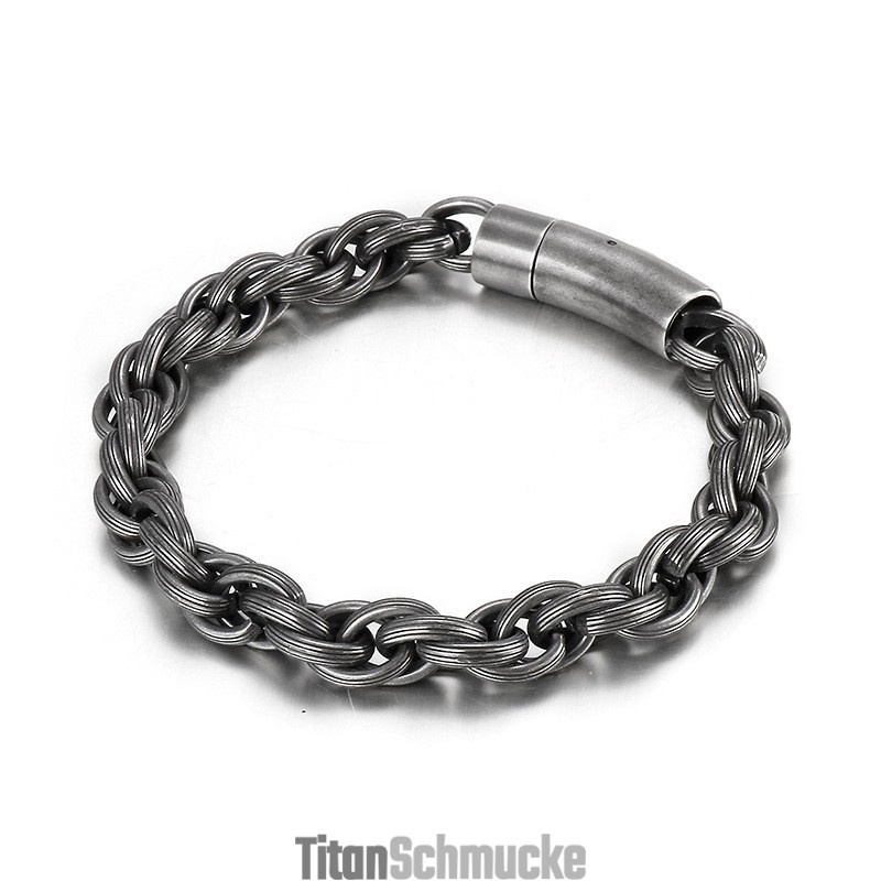 Schlichtes Biker-Titan-Armband Im Schicken Modestil Für Männer Schlichtes Biker-Titan-Armband Im Schicken Modestil Für Männer